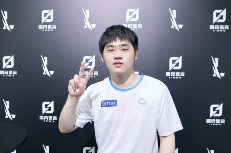 极高但出勤 极高但出勤